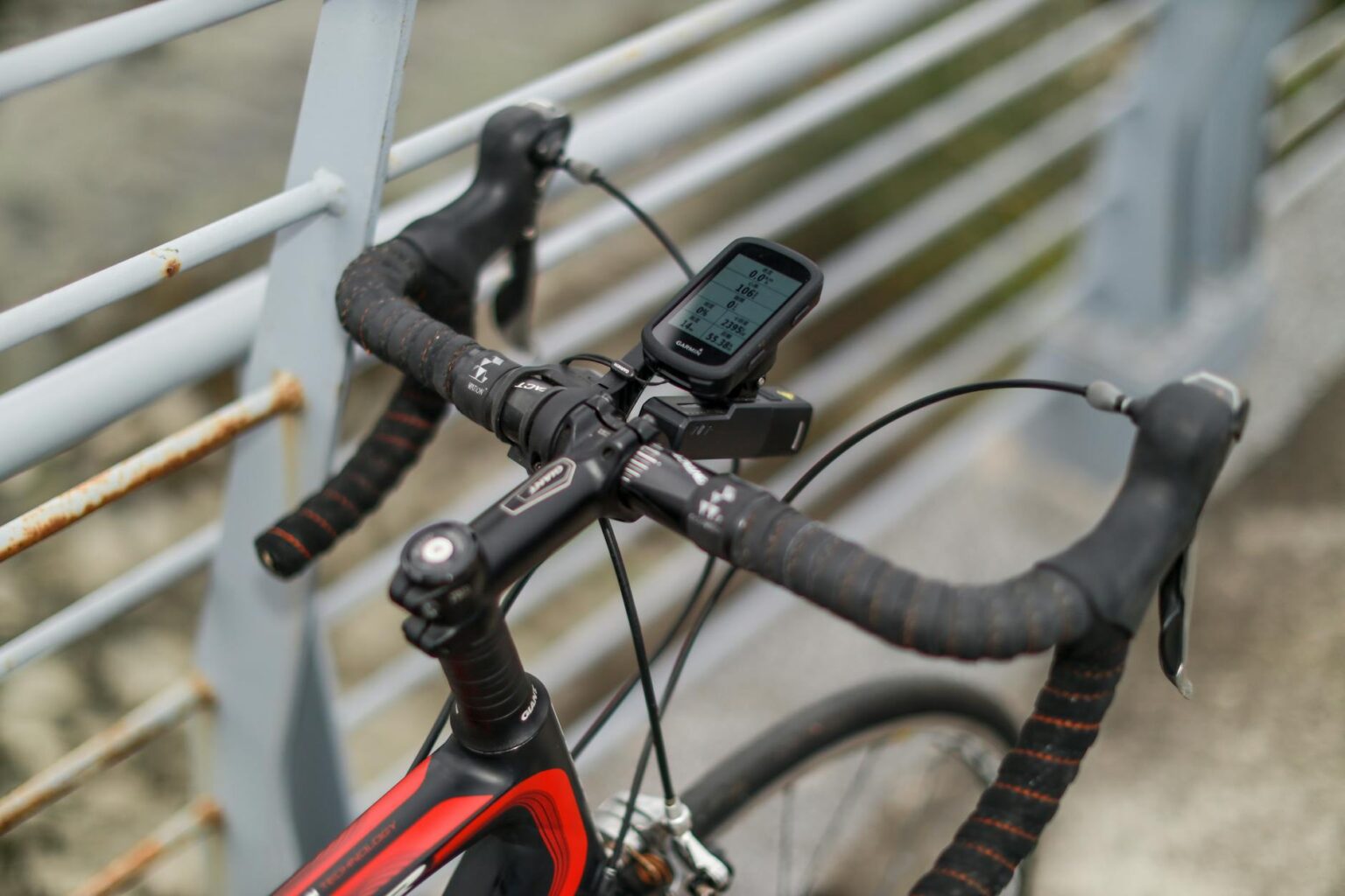 Garmin Edge 1050 vs Hammerhead Karoo 3 2026: Best Cycling GPS for Ireland
